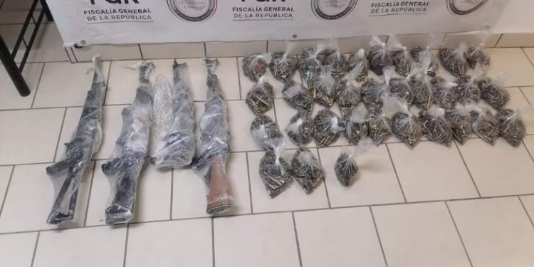 Desmantelan casa de seguridad en Cananea, aseguran granadas militares, droga y autos robados en EU