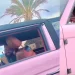 Captan a Carin León Paseando en Camioneta Personalizada Color Rosa