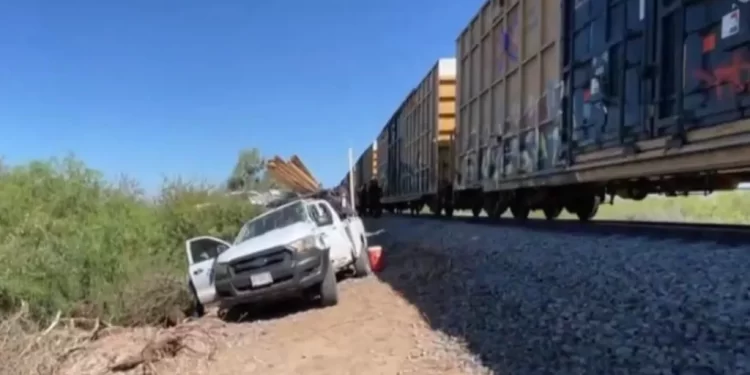 Tren Arrolla Auto que Intentó Ganarle el Paso en Empalme; Hay 2 Trabajadores Lesionados
