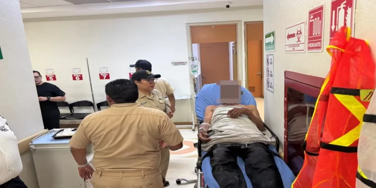 Rescatan a Hombre en Bahía de Yavaros; Había Quedado a la Deriva en Su Embarcación