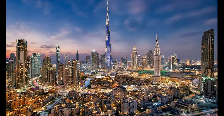 Burj Khalifa y Burj Al Arab protagonizan la competencia por altura, belleza arquitectónica y valor histórico entre los 231 rascacielos que empoderan a Dubai.