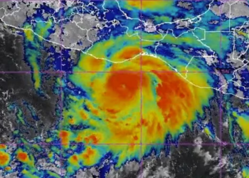 Huracán Erick alcanza categoría 2; prevén vientos muy fuertes e inundaciones en el sur de México