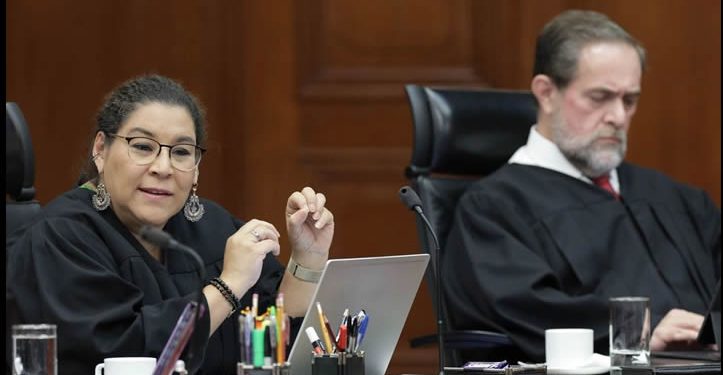 Acusa Lenia Batres a la SCJN de excluirla y confabular con empresas de Salinas Pliego