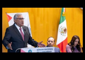 Acusan al secretario general del SNTE de ostentar dos cargos de elección popular