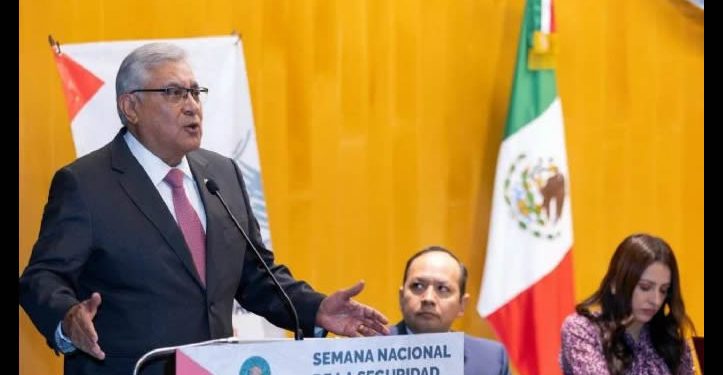 Acusan al secretario general del SNTE de ostentar dos cargos de elección popular