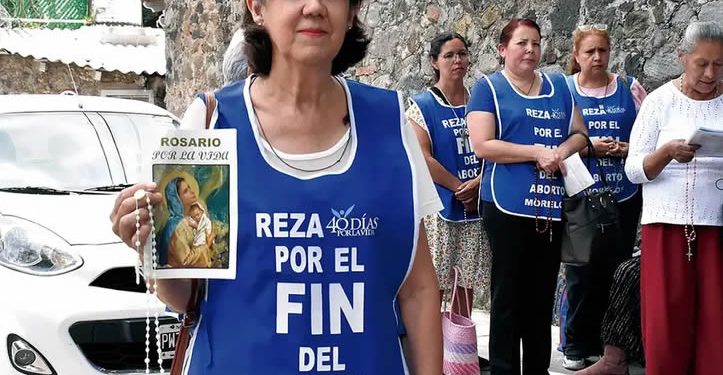 Rezos, castigos y amenazas: así opera la cruzada contra el aborto en México