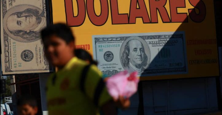 Remesas a México tienen su peor caída en 13 años por políticas de Trump