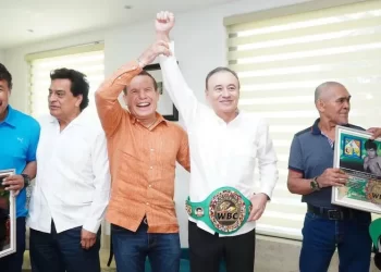 Durazo lanza programa contra adicciones en Sonora con apoyo de Julio César Chávez