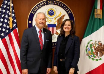 Embajador de EEUU destaca trabajo con México para desmantelar flujo de drogas