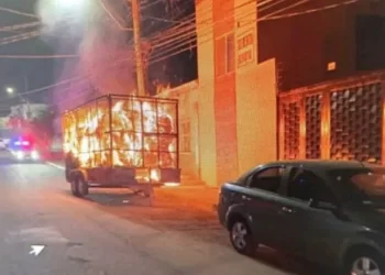 Detienen en Hermosillo a menor implicado en incendio de autos como parte de un reto viral