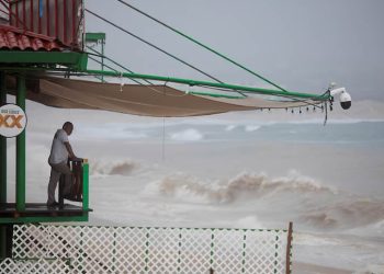 Flossie se convierte en huracán categoría 1