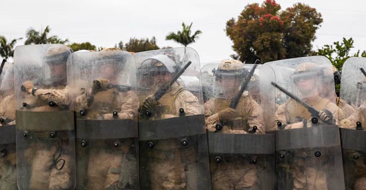 Un juez da la razón a California y ordena frenar temporalmente la militarización de Los Ángeles