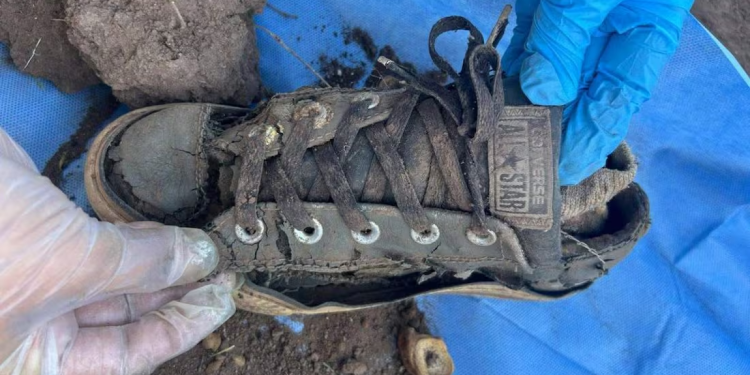 Guerreras Buscadoras de Cajeme hallan 15 cuerpos en fosas clandestinas; Fiscalía de Sonora procesa el lugar