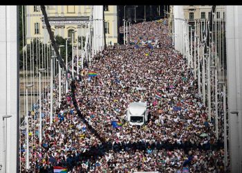 Cientos de miles de personas desafían el veto de Orbán en la manifestación del Orgullo en Budapest