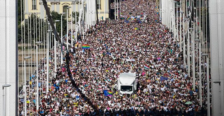 Cientos de miles de personas desafían el veto de Orbán en la manifestación del Orgullo en Budapest