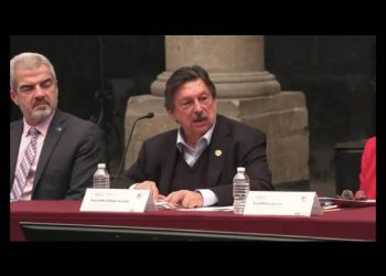 Gómez Urrutia y Martín Esparza exigen a Sheinbaum adelantar la jornada de 40 horas a 2027