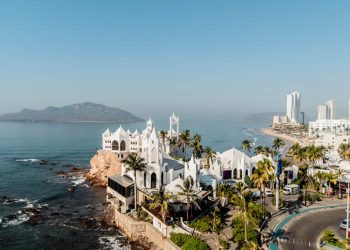 Clubs de playa, inmobiliarias y spas: la red de lavado de Los Chapitos en Mazatlán que dirigen un empresario y una maquilladora