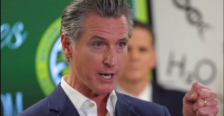 Newsom: Trump está ‘destruyendo’ la democracia de EU