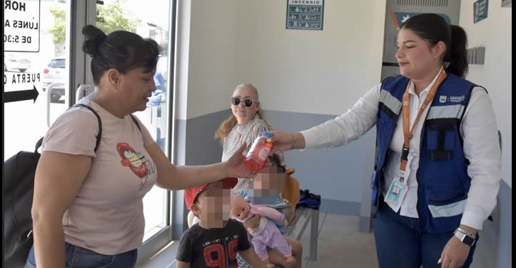 Invitan jóvenes a usar y cuidar las paradas de camión refrigeradas de Hermosillo