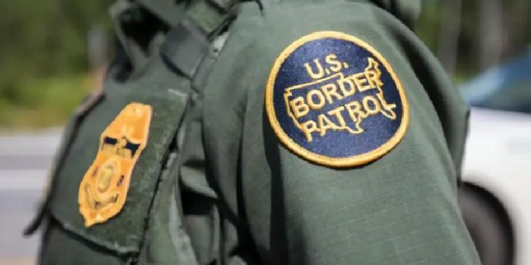 Arrestaron a adolescentes “polleros” en Arizona; desataron persecución