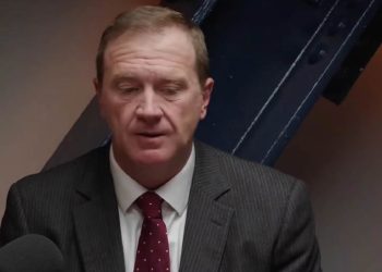 Senador propone subir de 3.5 a 5% impuesto a remesas tras “burla” de Noroña