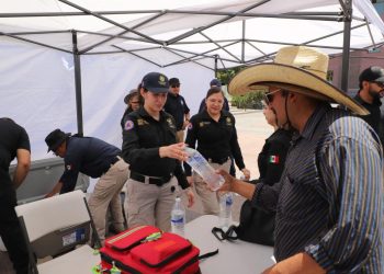 Distribuyen más de 83 mil litros de agua para contrarrestar onda de calor en Sonora