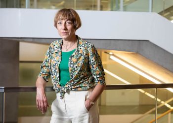 Anna Gilmore, investigadora en salud pública: “Solo cuatro productos causan al menos un tercio de todas las muertes”
