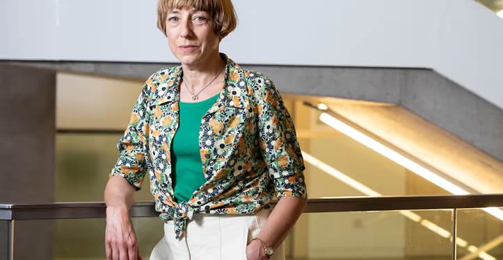 Anna Gilmore, investigadora en salud pública: “Solo cuatro productos causan al menos un tercio de todas las muertes”