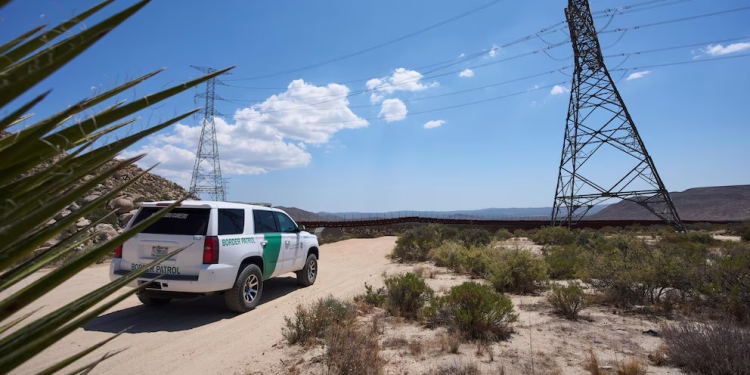 La Patrulla Fronteriza de EE.UU. se ve cada vez más lejos de la frontera a medida que Trump aumenta los arrestos de deportación