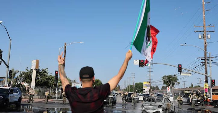 Trump identifica un nuevo enemigo en los disturbios de Los Ángeles: la bandera mexicana