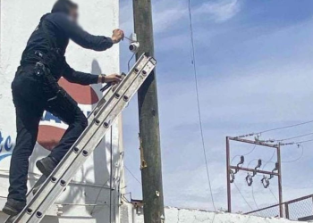 Retiran 21 cámaras clandestinas instaladas en calles de Hermosillo, son entregadas a la FGR