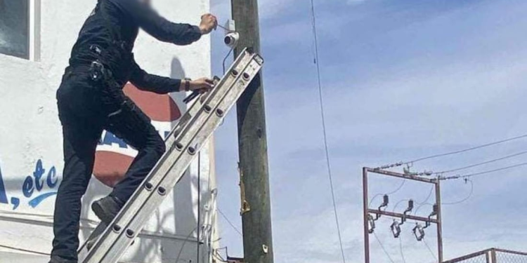 Retiran 21 cámaras clandestinas instaladas en calles de Hermosillo, son entregadas a la FGR