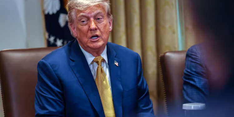 Trump acusa a Putin de decir “sandeces” sobre Ucrania; analiza nuevas sanciones a Moscú