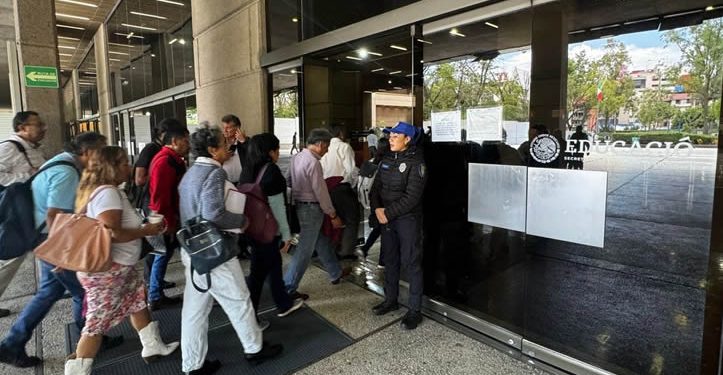 CNTE acuerda reintegro de pagos en agosto, a maestros participantes en la huelga