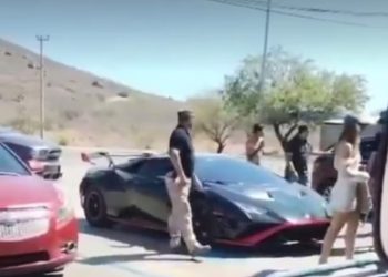 Natanael Cano, en el ojo del huracán por ocupar un espacio para personas con discapacidad