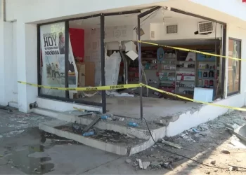 Conductor Huye Tras Chocar con Establecimiento de Productos Energéticos en Hermosillo