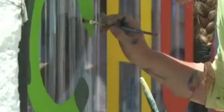 ¿Conoces a una de las Artistas Detrás de Distintos Murales en Hermosillo? Esta es su Historia