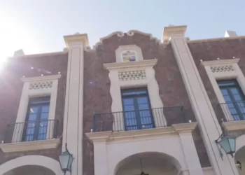 Detienen a Joven Rayando con Pintura en Aerosol Edificios de la Universidad de Sonora