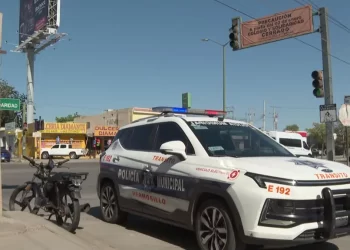 Motociclista Lesionado tras Choque con Automóvil en la Colonia Primero Hermosillo
