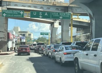 Viajeros saturan garitas en fronteras de Sonora para cruzar a EU