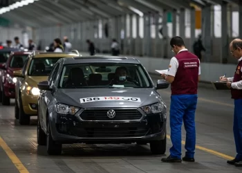 Algunos autos chocolate podrían circular libremente en vacaciones si cumplen 3 requisitos