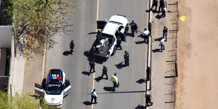 Arrestan a dos hombres por herir con arma de fuego a una persona en Sonora; intento de huida termina en persecución