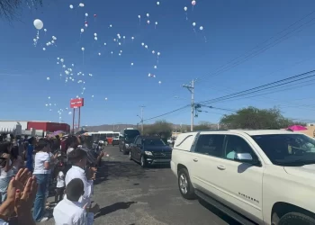 En lugar de graduación, su último adiós a niñas asesinadas