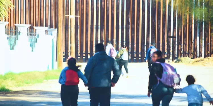 Cruce de migrantes en la frontera Sonora-Arizona cae 90 % en 2025