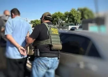 Agentes de San Luis, Az participan en detención de migrantes rusos y sudamericanos