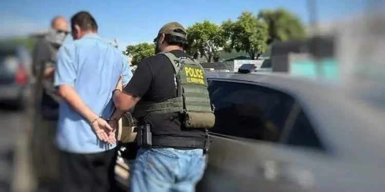 Agentes de San Luis, Az participan en detención de migrantes rusos y sudamericanos