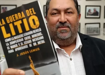 Detienen a 3 menores de edad por asaltar a transeúnte; utilizan un machete para amenazarlo