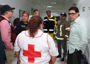 Hospital se inunda en Nogales, Sonora tras intensa lluvia; autoridades inician labores de limpieza intensiva
