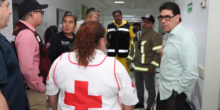 Hospital se inunda en Nogales, Sonora tras intensa lluvia; autoridades inician labores de limpieza intensiva