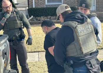 Denuncia a tu ex y nosotros lo deportamos: la estrategia de Florida para localizar a migrantes y expulsarlos de EU